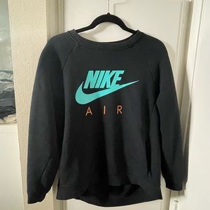 Nike sweatshirt with pockets